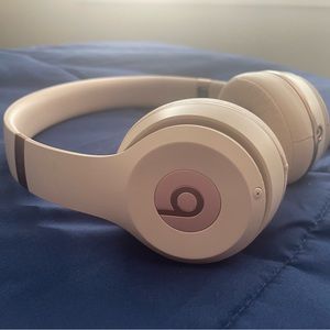 Perfect Condition Beats by Dr. Dre Solo3 Wireless Headphones in Satin Gold